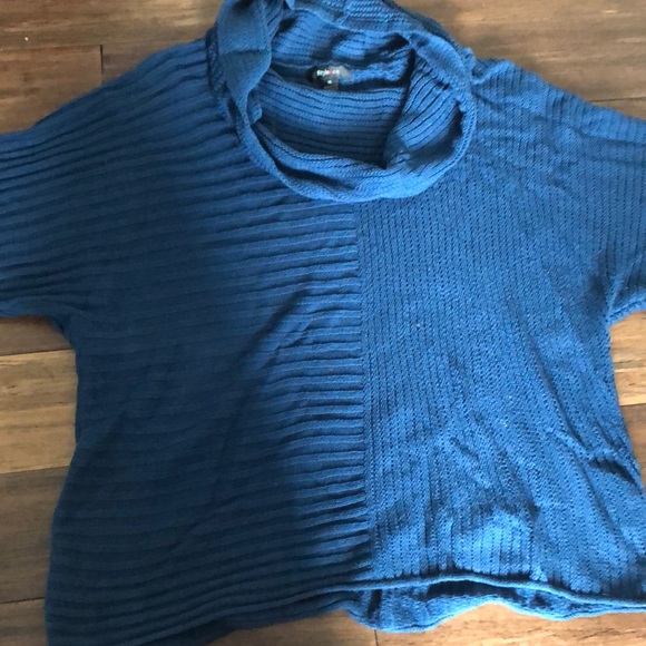 Blue sweater - Picture 1 of 3